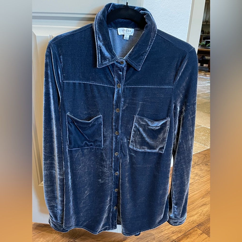 Umgee Long Sleeve Velvet Top